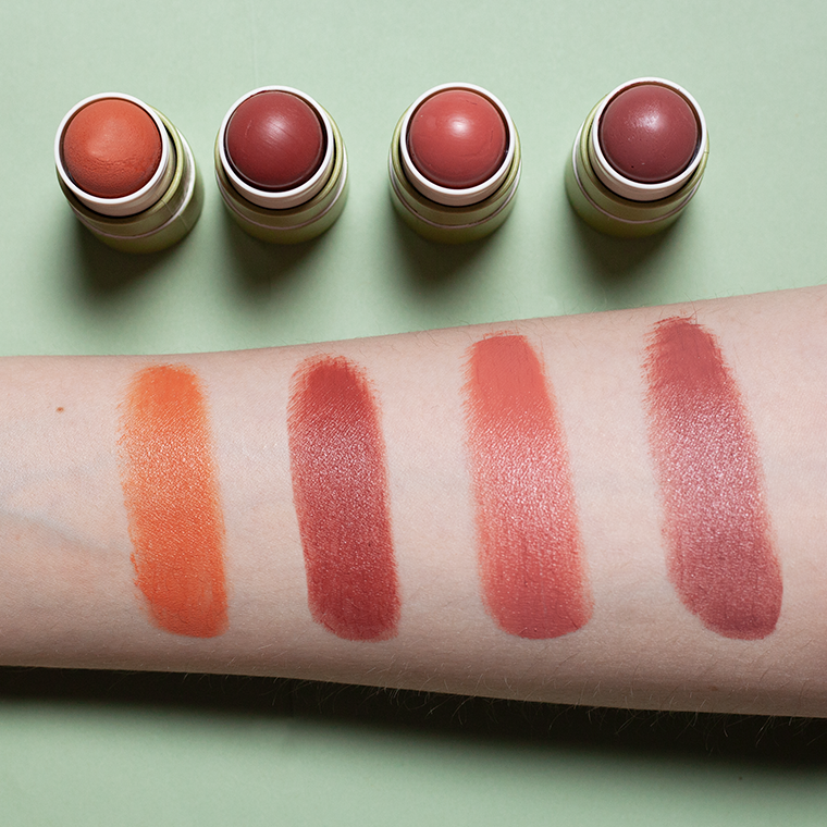 Swatches auf dem Arm von den einzelnen Blush Farben von PURE U.