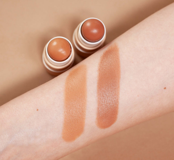 Die beiden Bronzing Balm Sticks von PURE U. auf dem Arm geswatcht